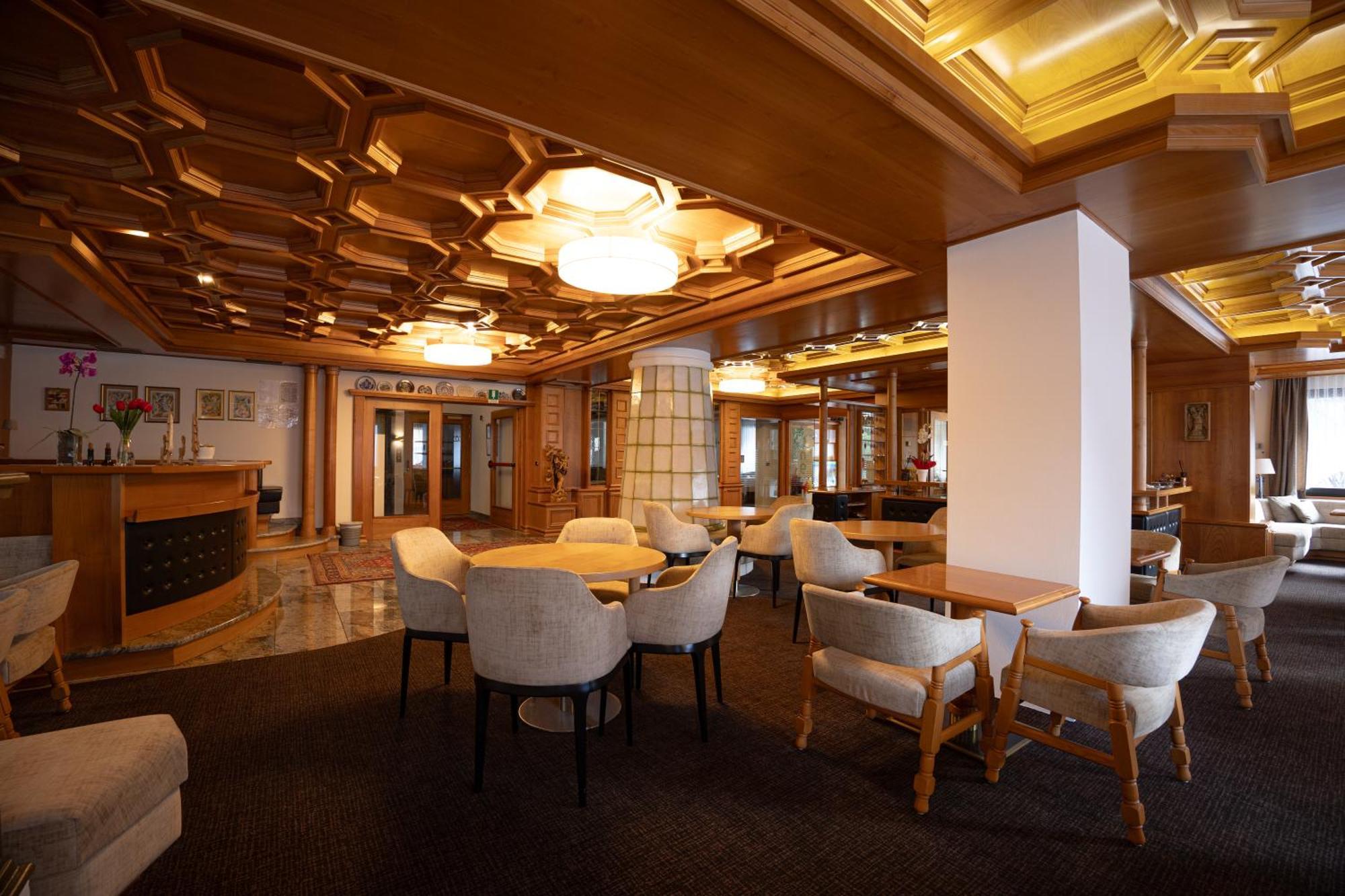 Hotel Engel กานาเซย์ ภายนอก รูปภาพ
