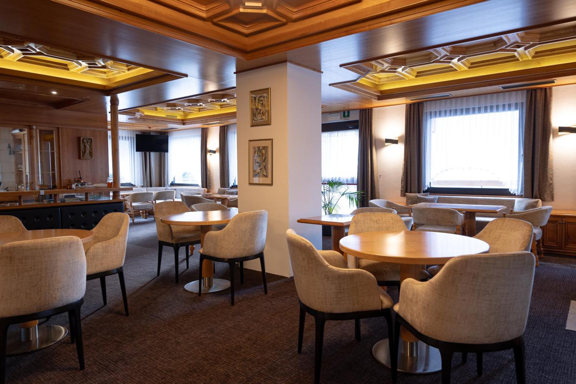 Hotel Engel กานาเซย์ ภายนอก รูปภาพ