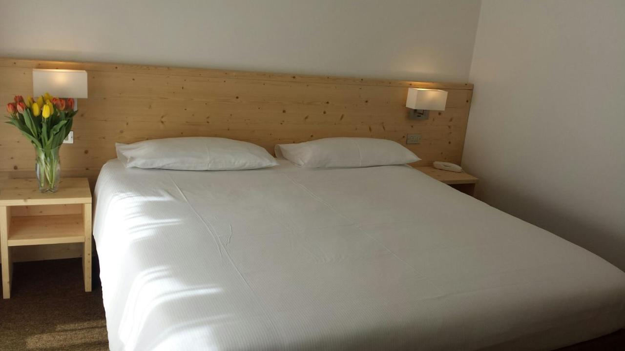 Hotel Engel กานาเซย์ ภายนอก รูปภาพ